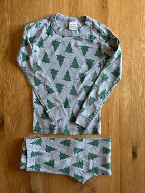 Hanna Andersson Gray Pajama Set with Green Tree Print